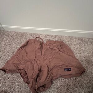 Patagonia Baggies
 5”
Earthy Tone Shorts